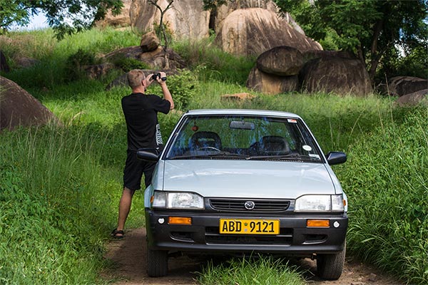 Das perfekte Safari-Mobil - der Mazda 323