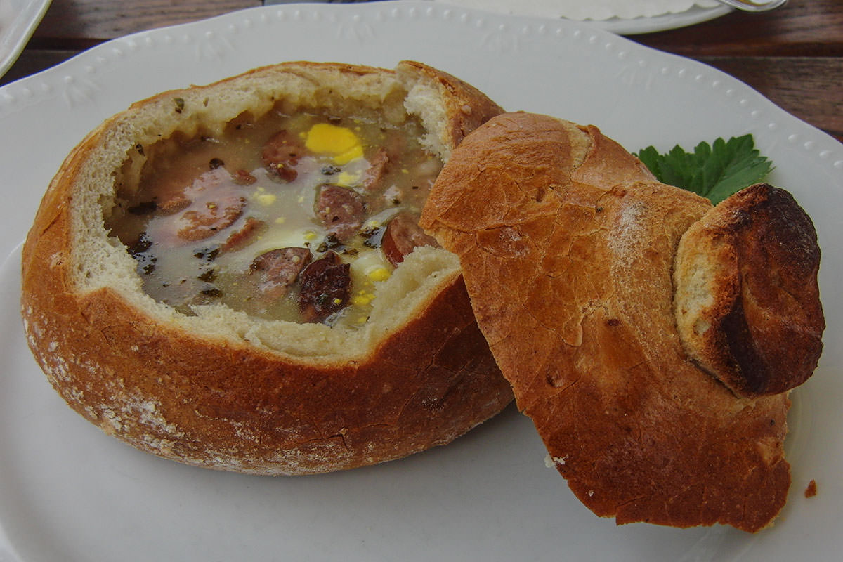 Zurek-Suppe im Brot